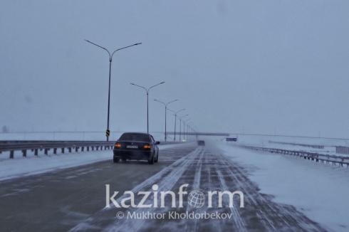 32 участка республиканских дорог остаются закрытыми в Казахстане