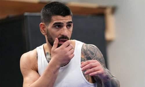Непобежденный грузинский боец UFC нокаутировал человека в баре. Видео