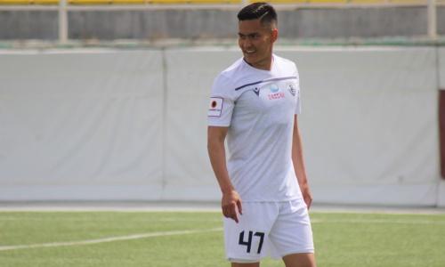 Известный казахстанский футболист забавно раскритиковал себя. Видео