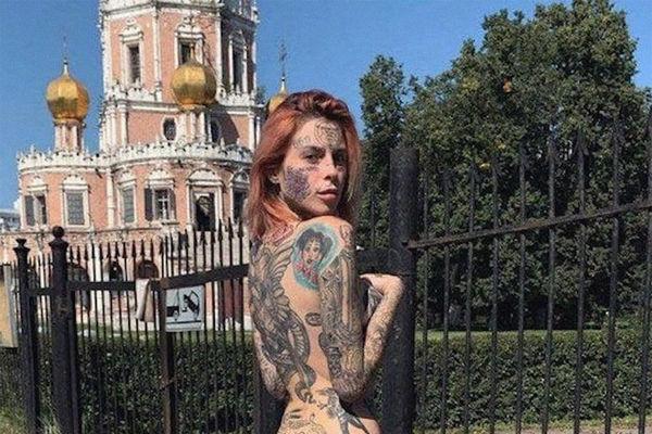 ТАСС: в Головинский суд Москвы поступило дело против тату-модели, раздевшейся перед храмом