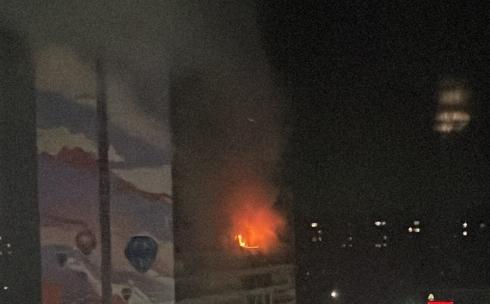 Причиной пожара в карагандинской 16-этажке стал открытый источник огня