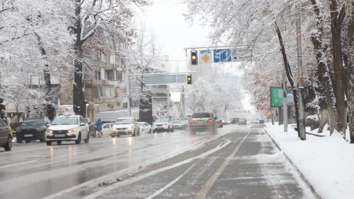 Несколько улиц подтопило из-за прорыва водопровода в Алматы
                13 января 2023, 08:45