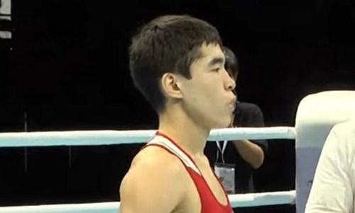 Казахстанский боксер проиграл хозяину ринга на ЧА-2023 до 22 лет