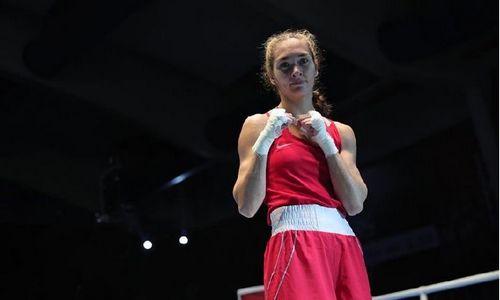 Чемпионка Азии по боксу из Казахстана показала шикарную фигуру и пресс в розовом купальнике. Фото