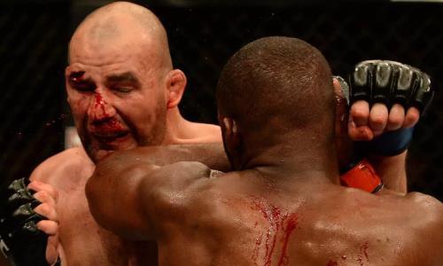 Видео полного боя Гловер Тейшейра — Джамал Хилл на UFC 283 с кровавым разгромом
