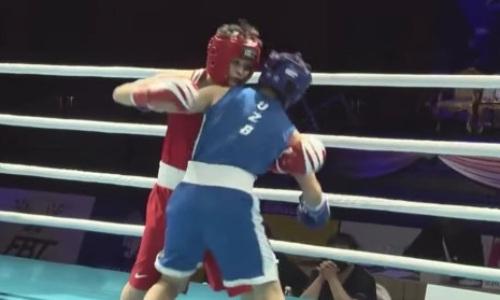 Видео боя Казахстан vs Узбекистан с двумя нокдаунами за выход в финал ЧА-2023 до 22 лет по боксу