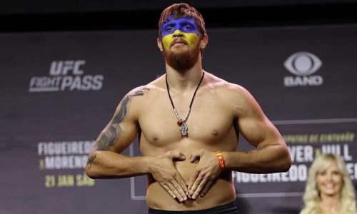 «Теперь я ненавижу этого парня». Украинского бойца осудили за поступок после нокаута легенды UFC. Видео