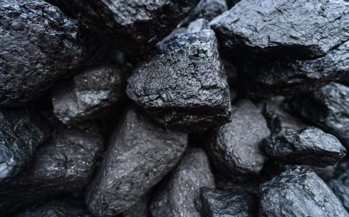Жители одного из поселков Карагандинской области не могли получить уголь для отопления домов