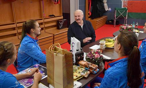 Александр Лукашенко с рюмкой обратился к сопернице Рыбакиной по финалу Australian Open-2023. Видео