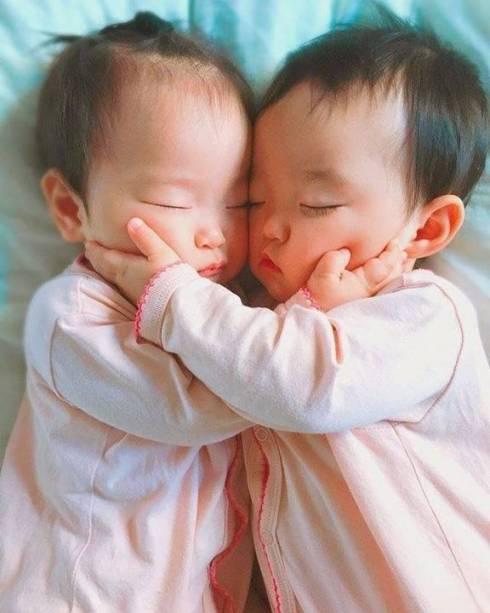 7 двойняшек родились в Карагандинской области в прошлом году