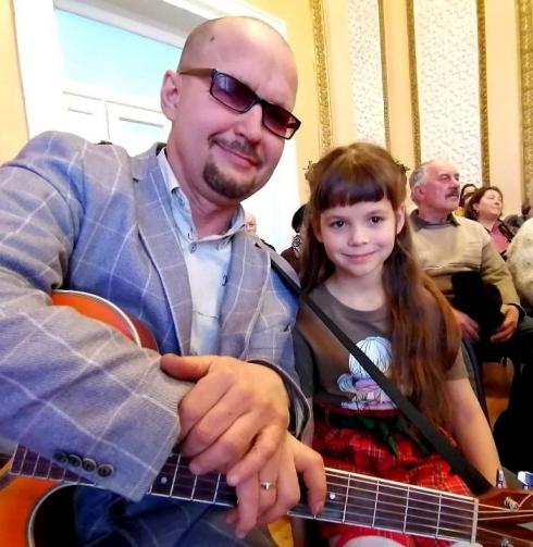 Дуэт отца и дочери признан лучшим на фестивале бардовской песни в Карагандинской области