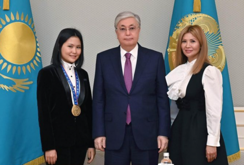 лава государства лично поздравил чемпионку мира по блицу Бибисару Асаубаеву