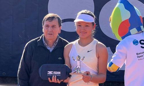 Мэр Каталонии наградил 13-летнюю теннисистку из Казахстана