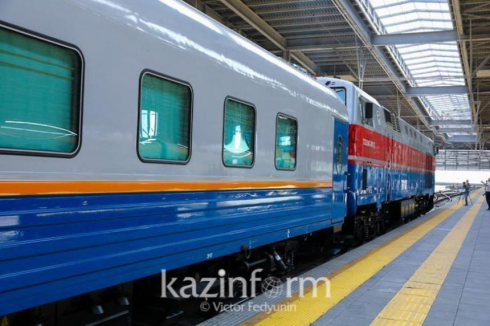 В Карагандинской области остановлен поезд из-за повреждения тормозной системы. Пострадавших нет