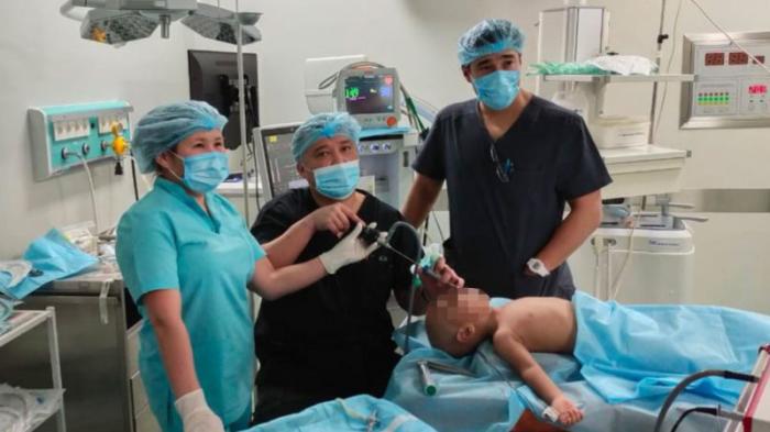 Алматинские врачи спасли ребенка, проглотившего пружинку от ручки
                10 февраля 2023, 12:58