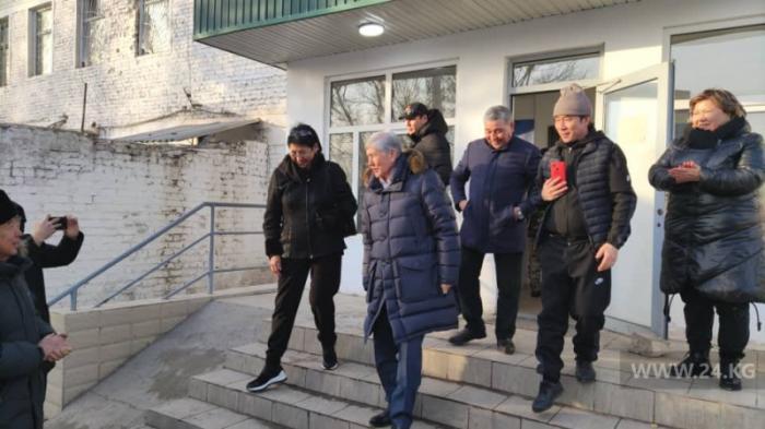 Алмазбек Атамбаев вышел из колонии
                14 февраля 2023, 18:19