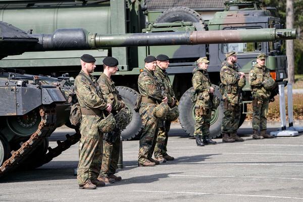 Министр обороны ФРГ заявил, что не верит в скорое завершение конфликта на Украине