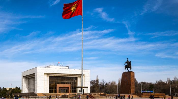 Даканса, лопух и стратосфера. Фразы кыргызских политиков, ставшие мемами
                19 февраля 2023, 13:30