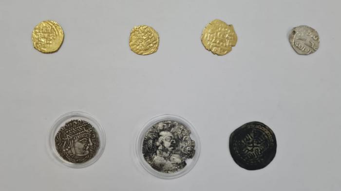 Монеты времен Монгольской империи пытались вывезти из Казахстана
                20 февраля 2023, 11:27