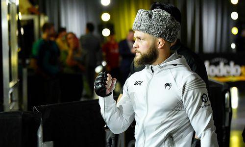 Уроженцу Казахстана предрекли неожиданный бой с топовым файтером UFC