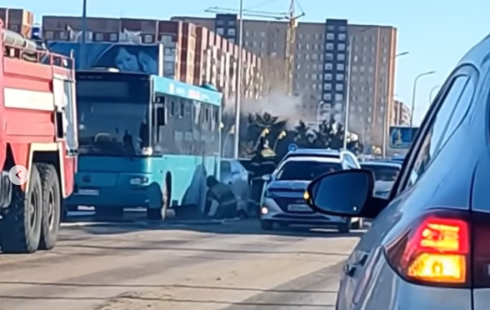 В Караганде опять загорелся автобус № 146. Пассажиры успели выбежать
