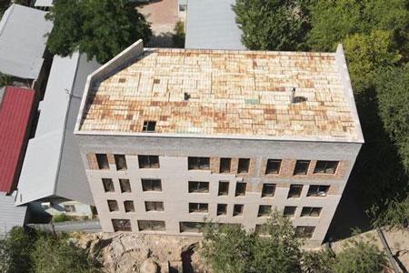 В Алматы снесут 4-этажное здание