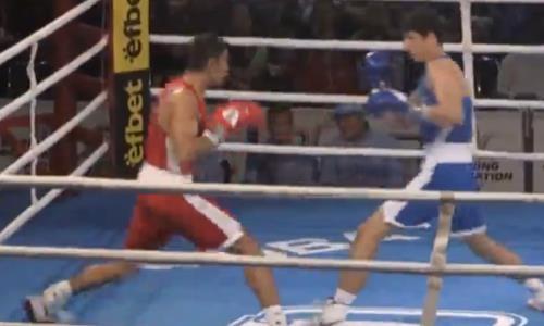 Узбекистанского обидчика казахстанского боксера деклассировали в бою за «золото» малого ЧМ. Видео