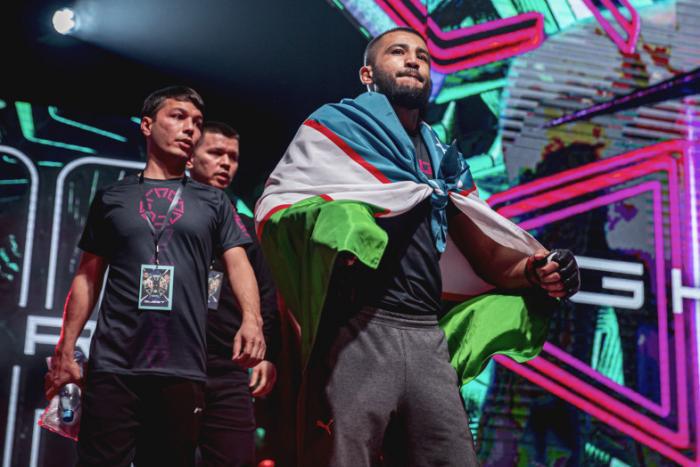 Узбекский друг бойца UFC искусным трештоком сделал себе титульник в ММА