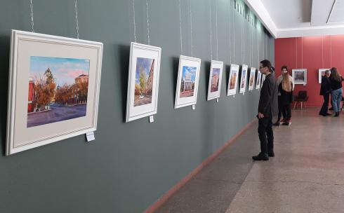 Карагандинская палитра: какие картины Владимир Проценко представил на своей выставке