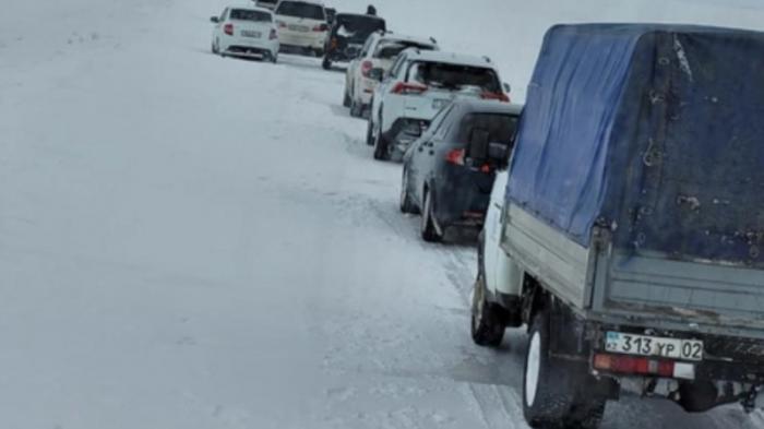 15 человек на 13 машинах попали в снежный плен в Костанайской области
                05 марта 2023, 00:40