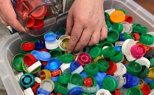 Более 200 килограммов пластиковых крышек собрали для утилизации в Караганде