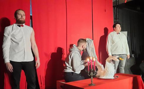 «Буркевитц отказал»: о чем была новая постановка карагандинского независимого театра