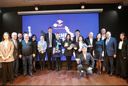 Тимур Турлов вручил награды шахматистам и порадовал журналистов и футболистов