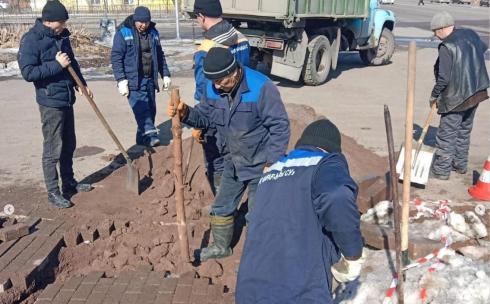 В Караганде восстановили опасно просевшую брусчатку на улице Магнитогорская