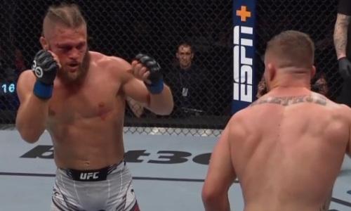 Видео полного боя Джастин Гэтжи — Рафаэль Физиев в соглавном событии UFC