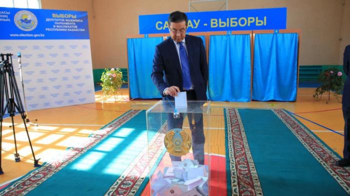 Аким области Абай Нурлан Уранхаев проголосовал на выборах
                19 марта 2023, 12:10