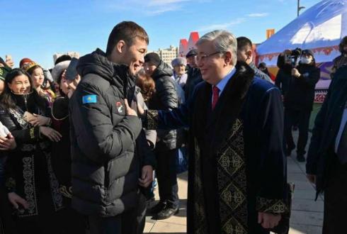 Касым-Жомарт Токаев побеседовал с Шавкатом Рахмоновым