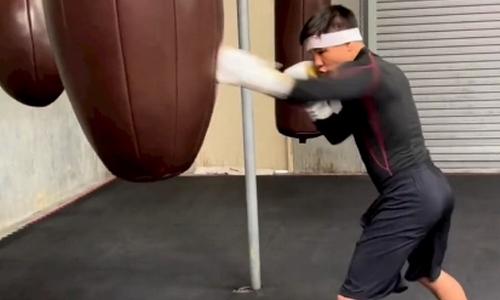 Казахстанский боксер продемонстрировал ударную технику перед возвращением на ринг. Видео