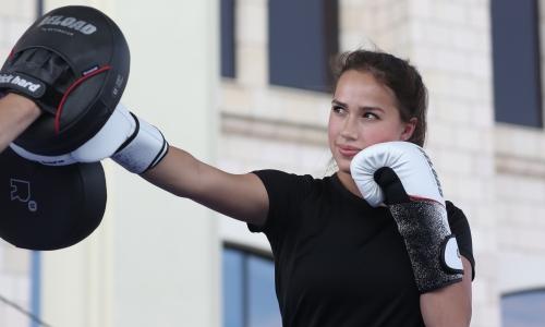 Алина Загитова показала, как она «умирает» в боксерском ринге. Видео