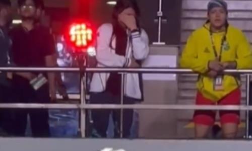Казахстанская боксерша поддалась эмоциям прямо во время боя своей обидчицы на ЧМ-2023. Видео