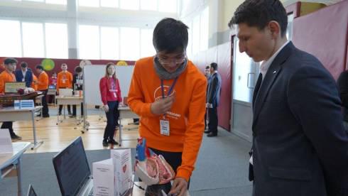 Ученики карагандинской NIS разработали устройство для лечения людей с сердечными заболеваниями