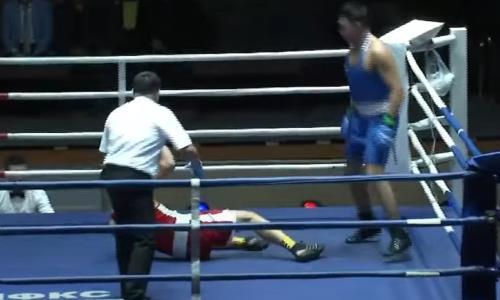 Джалолов встал с нокдауна и разгромом вышел в финал турнира по боксу с участием Казахстана. Видео