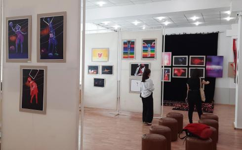 О рамках и стереотипах: в карагандинском музее ИЗО открылась новая фотовыставка
