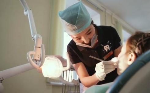 Кто и в каких клиниках Караганды может бесплатно лечить зубы?