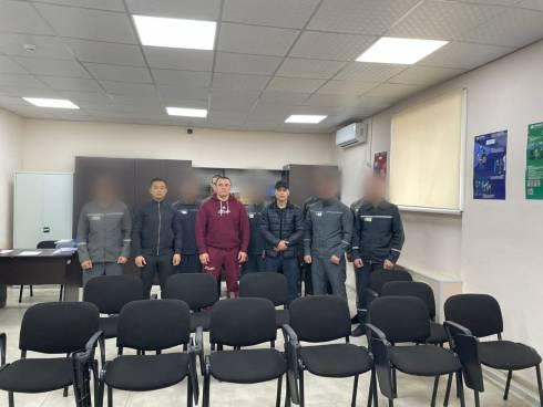 Чемпион мира по ММА Санжар Адилов встретился с заключённым в Карагандинской области
