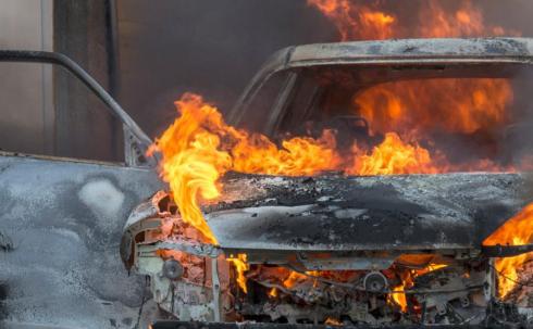 На одной из улиц Караганды сгорела машина