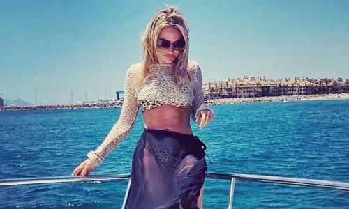 Джошуа нагло «подкатил» к сексуальной телеведущей после победного боя. Видео