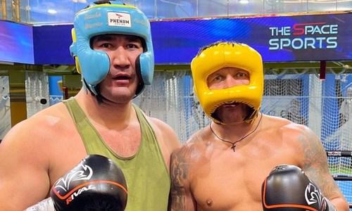 Казахстанский спарринг-партнер Усика сообщил о возвращении в ринг