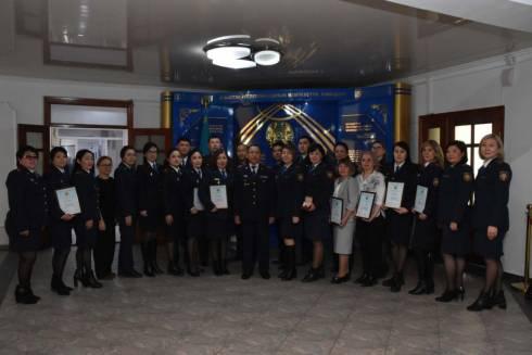 Сотрудников миграционной службы наградили в ДП Карагандинской области