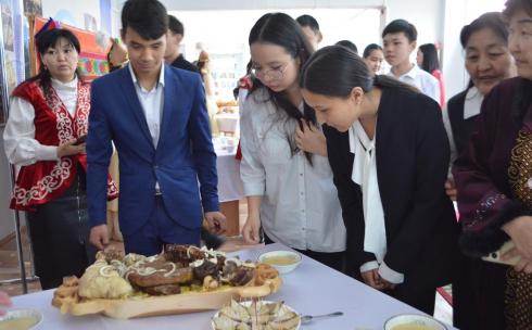 В карагандинской школе отметили День национальных блюд. Фоторепортаж